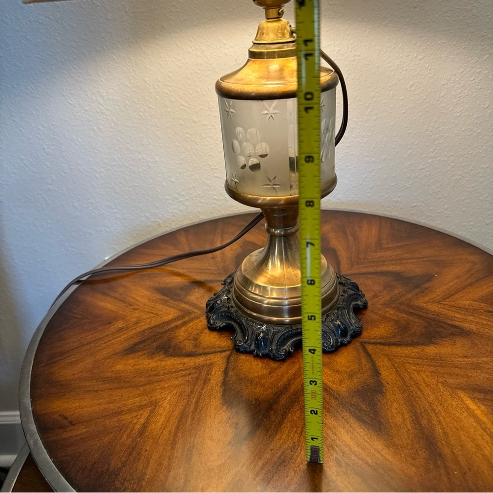 Vintage Brass and Etched Glass Table Lamp 24 inches in perfect working o… - Picture 8 of 8